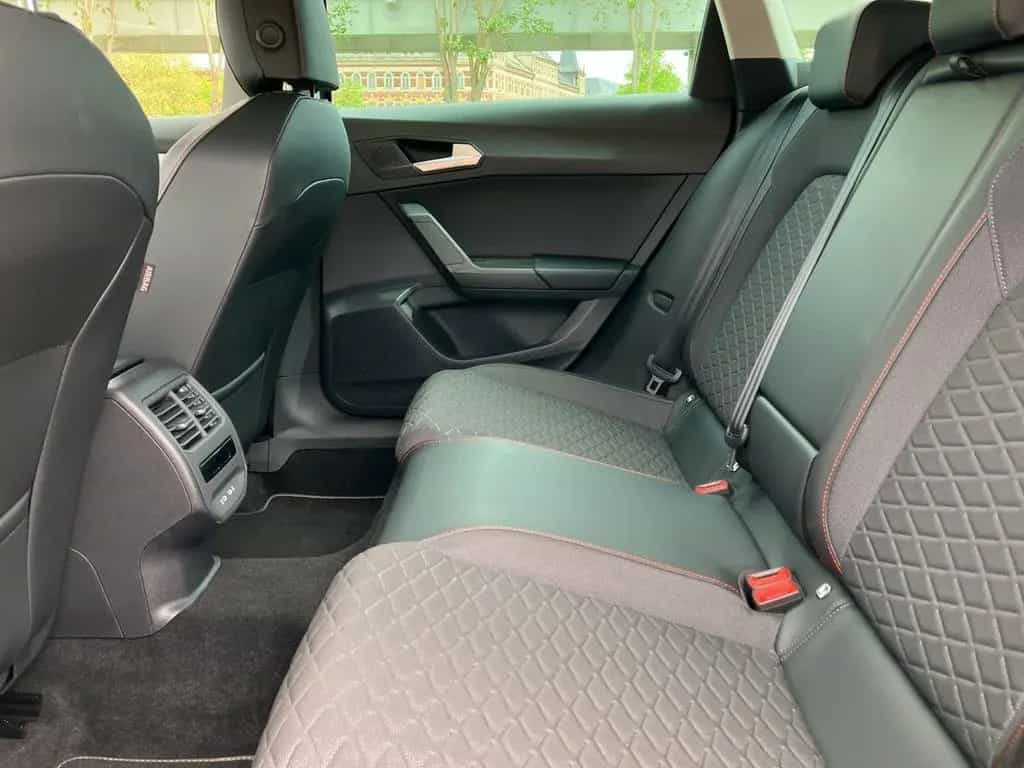 Seat Leon SPORTSTOURER 1.5 eTSI DSG FR KAMERA+BEATS 01/2022-photo-10
