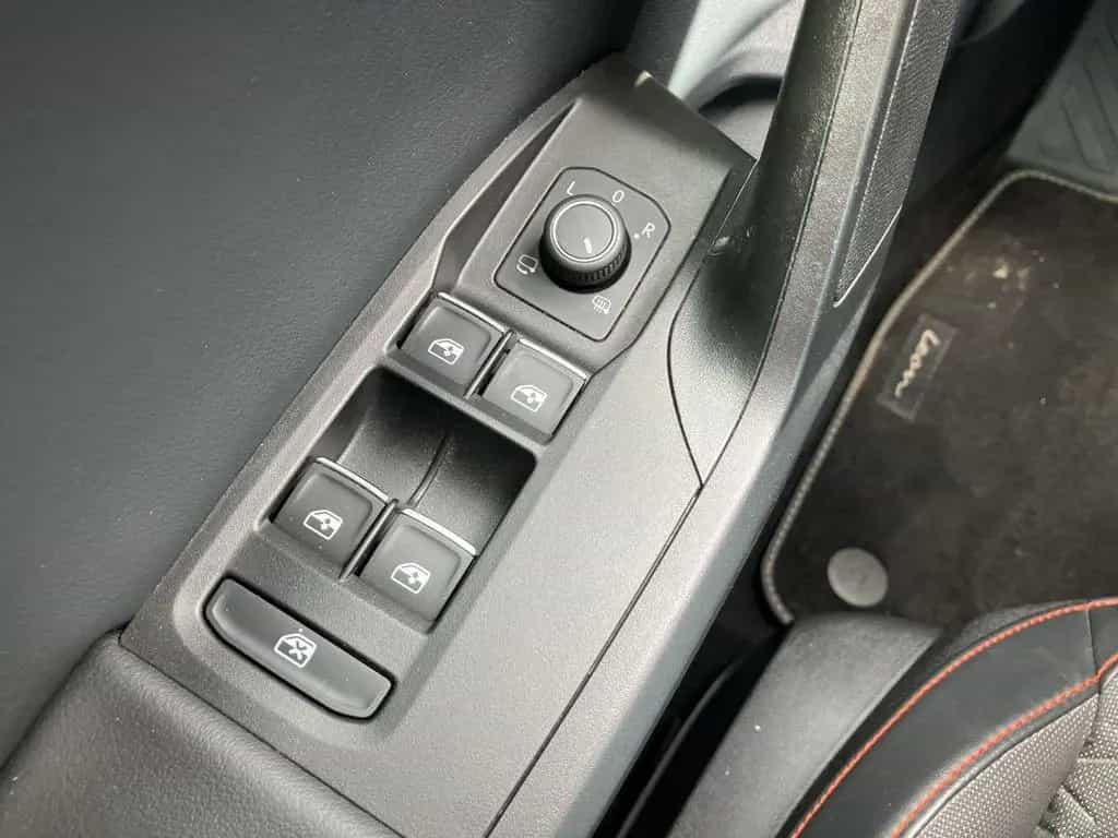 Seat Leon SPORTSTOURER 1.5 eTSI DSG FR KAMERA+BEATS 01/2022-photo-19