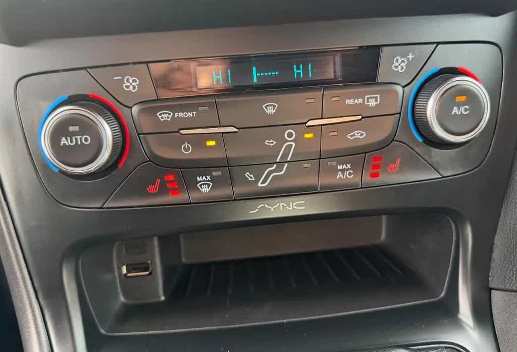 Ford Focus Turnier ST-Line Sportsitze Sport Lenkrad 12/2017-photo-17