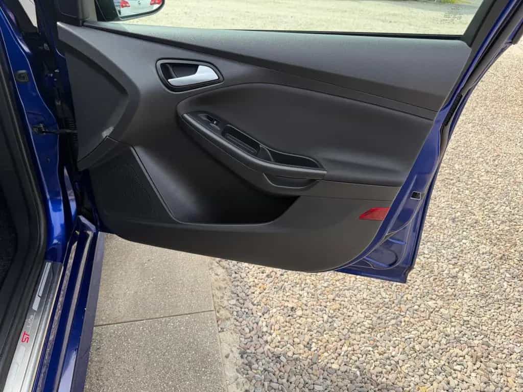 Ford Focus Turnier ST-Line Sportsitze Sport Lenkrad 12/2017-photo-37