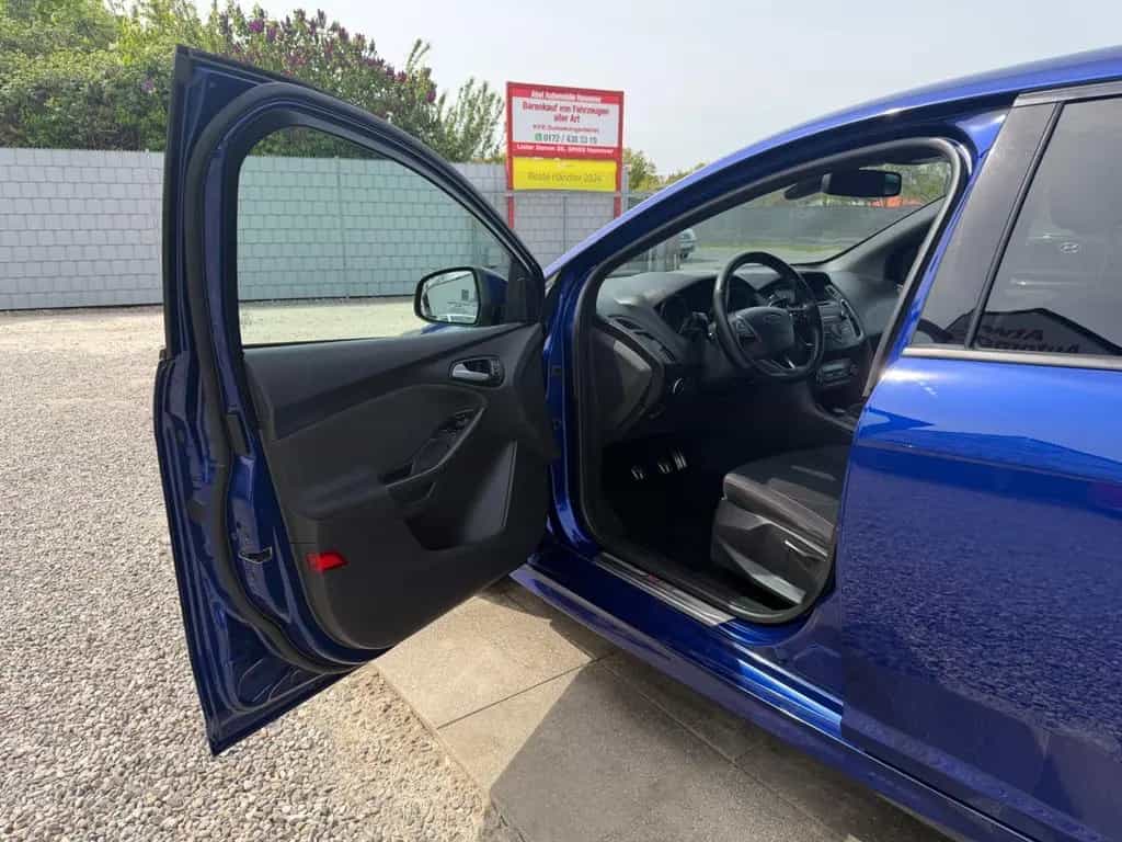 Ford Focus Turnier ST-Line Sportsitze Sport Lenkrad 12/2017-photo-5
