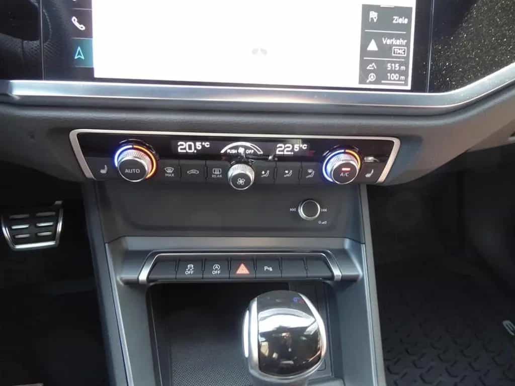 Audi Q3 SUV S line 1.5 TFSI 04/2019-photo-9