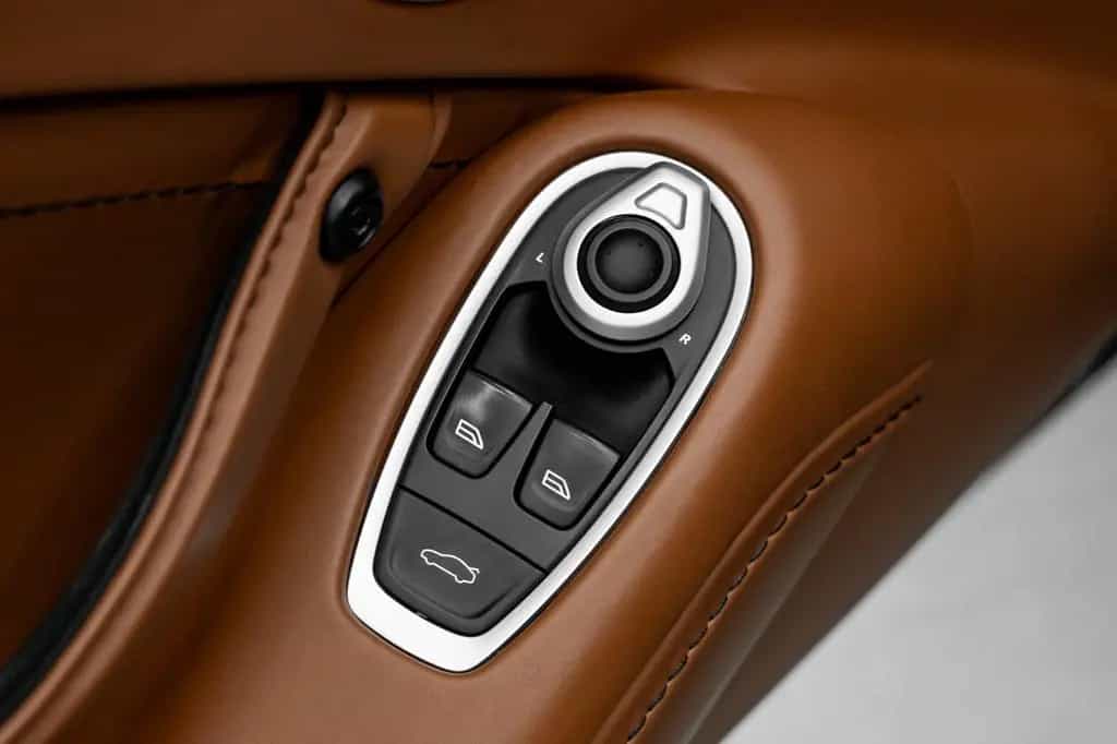 Aston Martin V8 Vantage // NETTO EXPORT 02/2022-photo-36