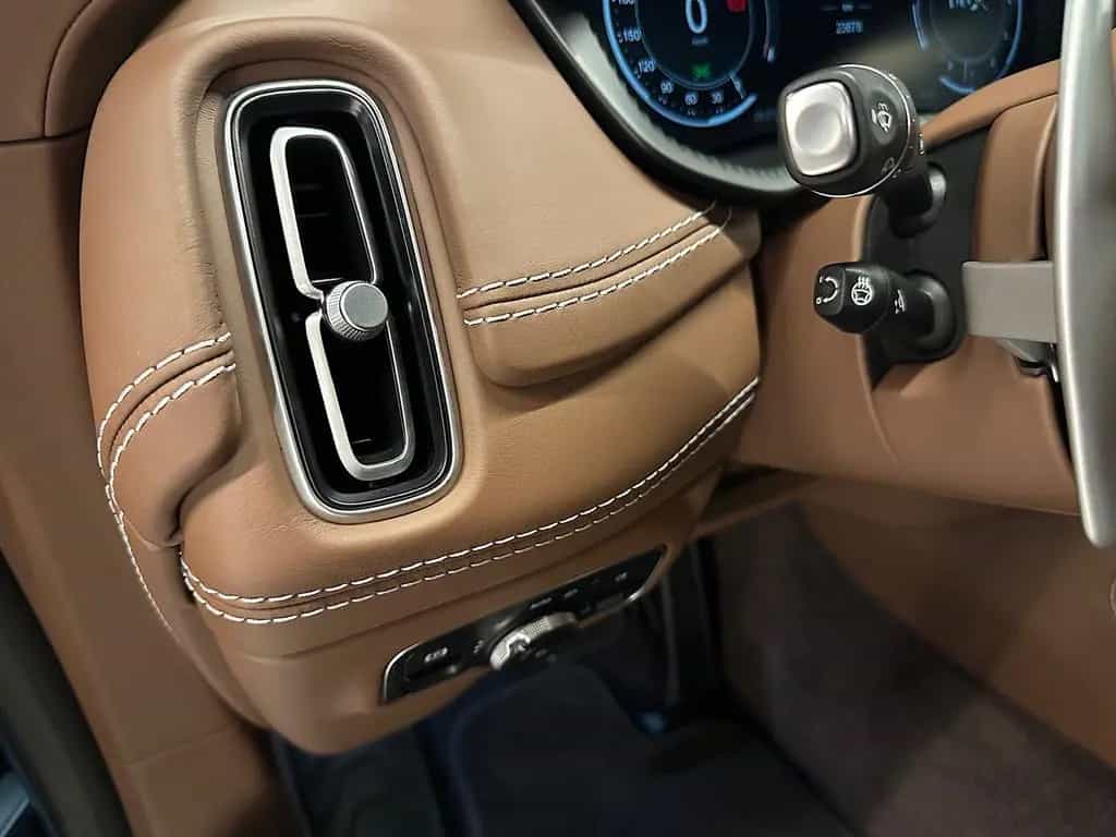 Aston Martin DBX707 4.0 V8 02/2023-photo-18