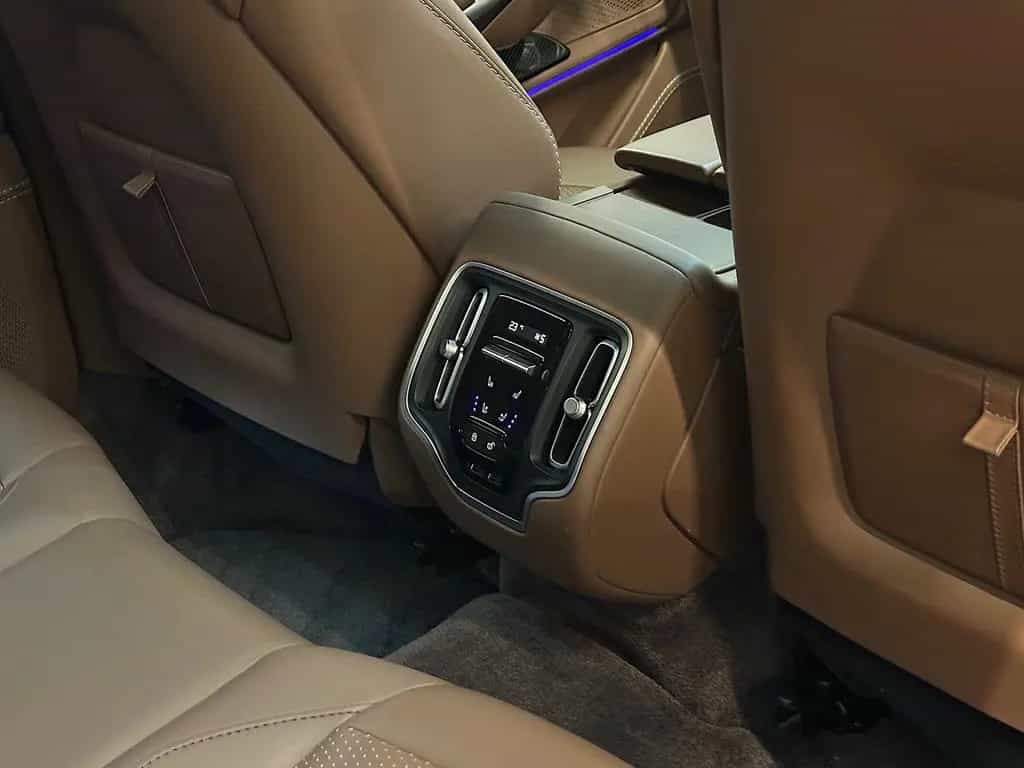 Aston Martin DBX707 4.0 V8 02/2023-photo-22