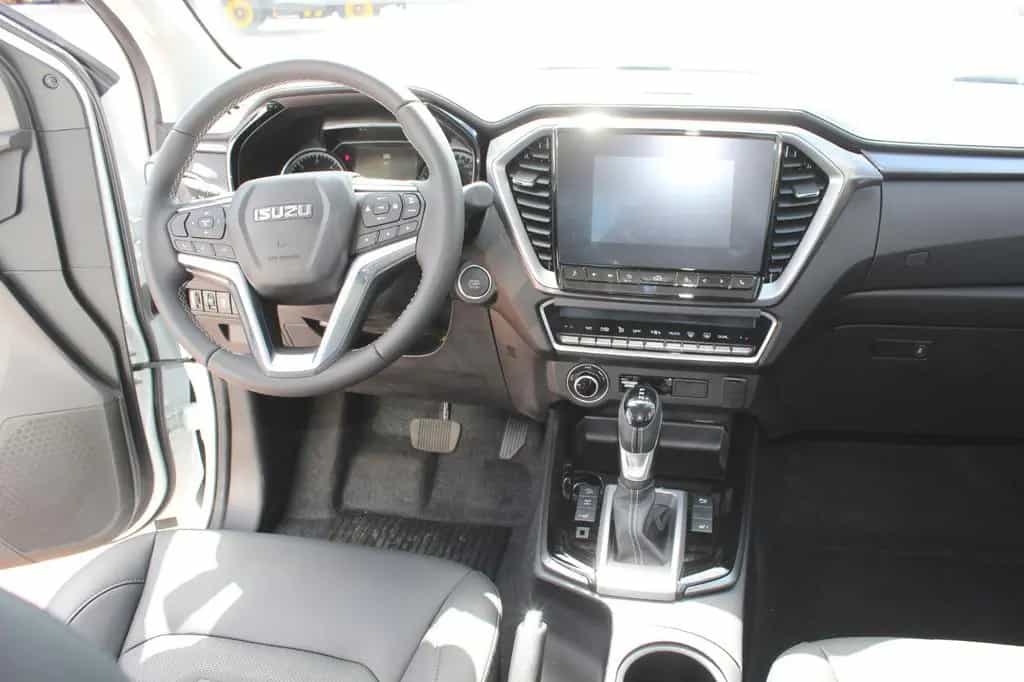 Isuzu D-Max Double Cab LSE 4WD Automatik, Kamera/LED/ 11/2023-photo-12