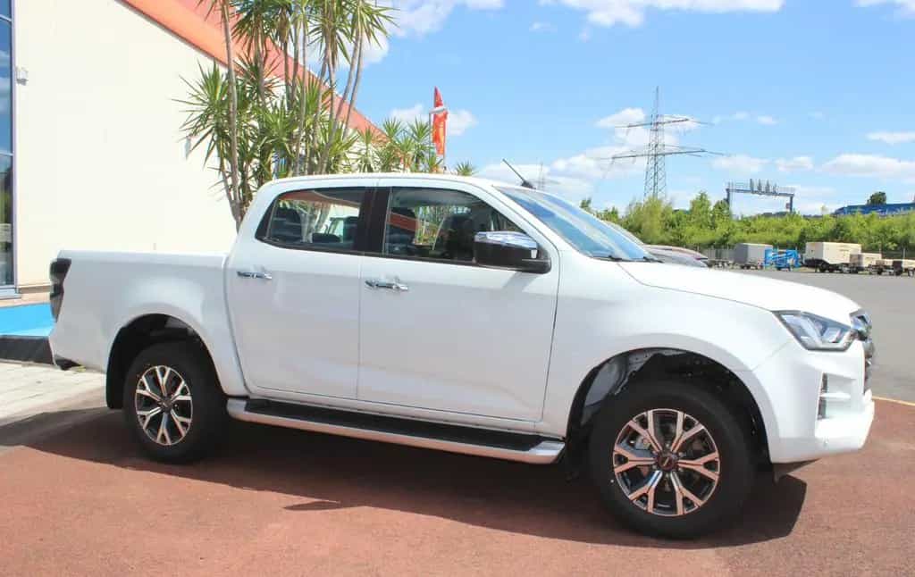 Isuzu D-Max Double Cab LSE 4WD Automatik, Kamera/LED/ 11/2023-photo-2