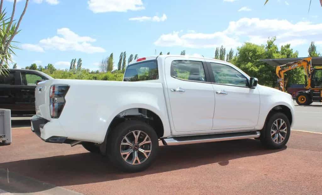 Isuzu D-Max Double Cab LSE 4WD Automatik, Kamera/LED/ 11/2023-photo-3