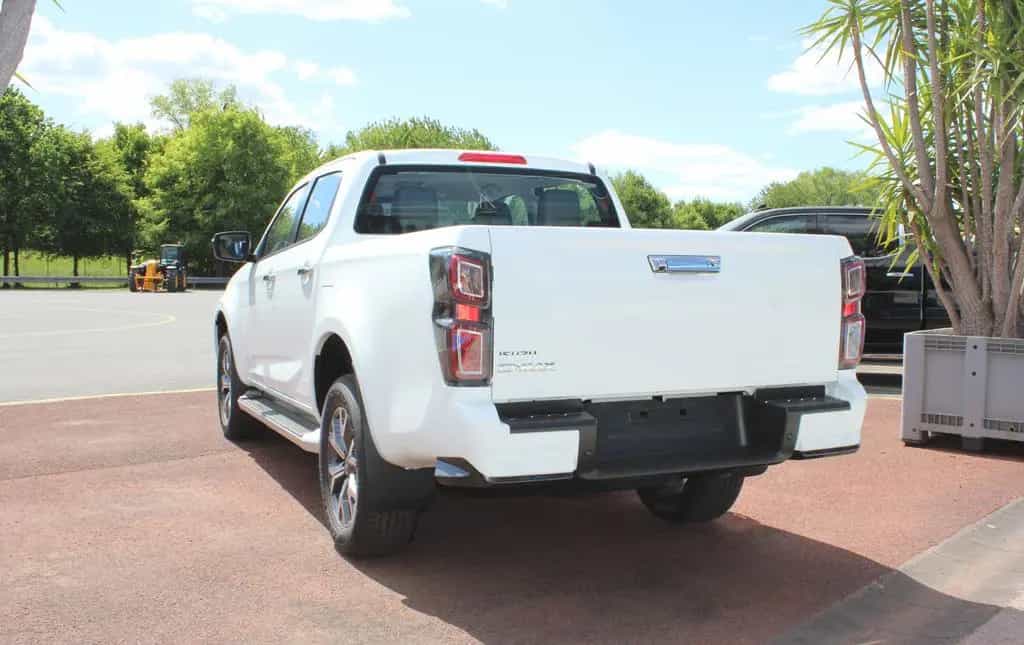 Isuzu D-Max Double Cab LSE 4WD Automatik, Kamera/LED/ 11/2023-photo-6