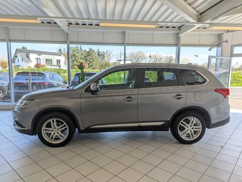 Mitsubishi Outlander 2.0 Diamant Edition+ Kamera AHK 18" 11/2019-photo-3