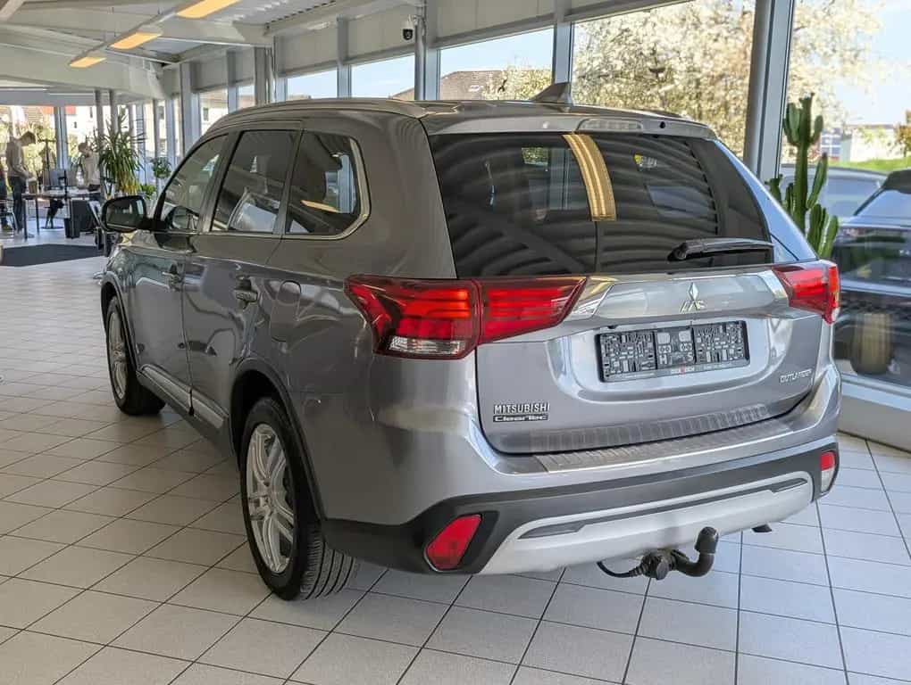 Mitsubishi Outlander 2.0 Diamant Edition+ Kamera AHK 18" 11/2019-photo-4