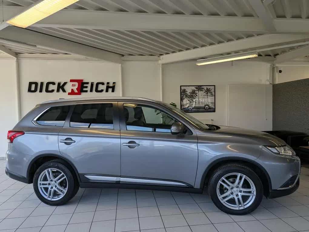 Mitsubishi Outlander 2.0 Diamant Edition+ Kamera AHK 18" 11/2019-photo-7