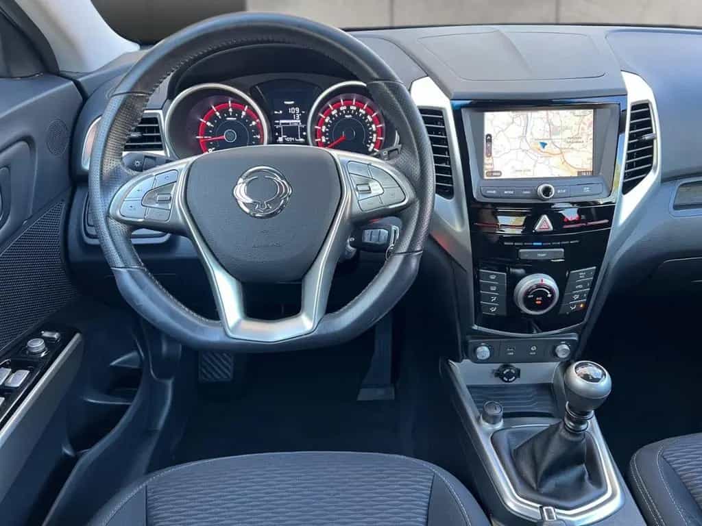 KGM Tivoli 1.6 4x2 Flow NAVI SITZHZG RÜCKFAHR KIMA 12/2019-photo-17