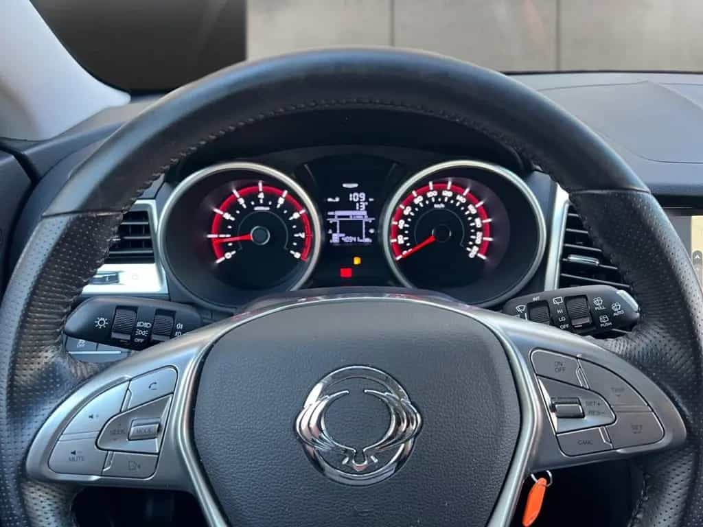 KGM Tivoli 1.6 4x2 Flow NAVI SITZHZG RÜCKFAHR KIMA 12/2019-photo-18