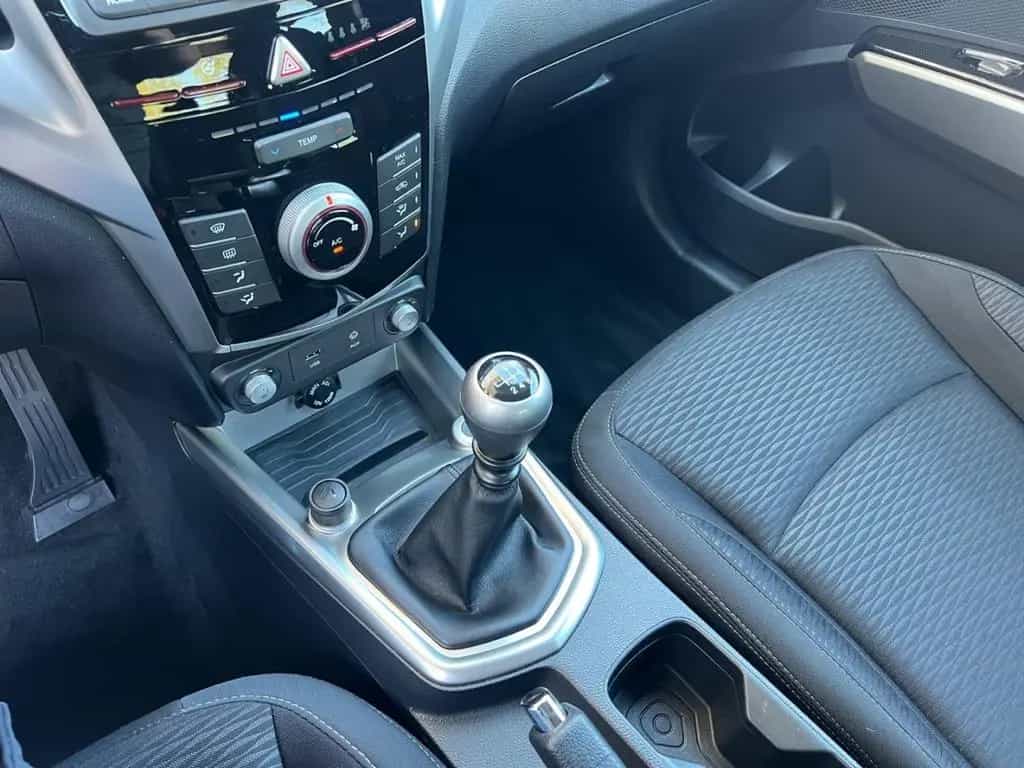 KGM Tivoli 1.6 4x2 Flow NAVI SITZHZG RÜCKFAHR KIMA 12/2019-photo-26