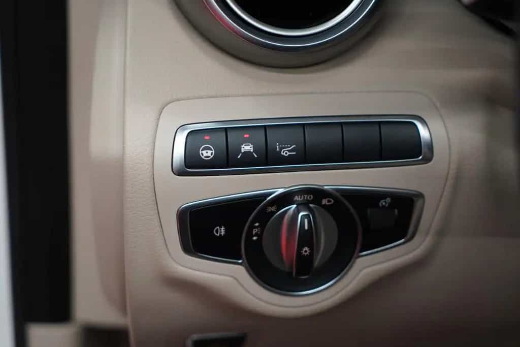Mercedes-Benz C-Class 300d AMG 9G Cabrio 1.Hand*Acc*Navi*RFK* 01/2019-photo-25