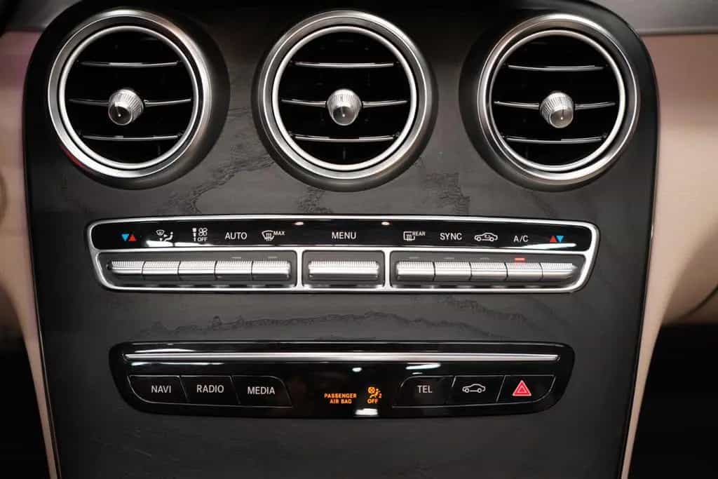 Mercedes-Benz C-Class 300d AMG 9G Cabrio 1.Hand*Acc*Navi*RFK* 01/2019-photo-30