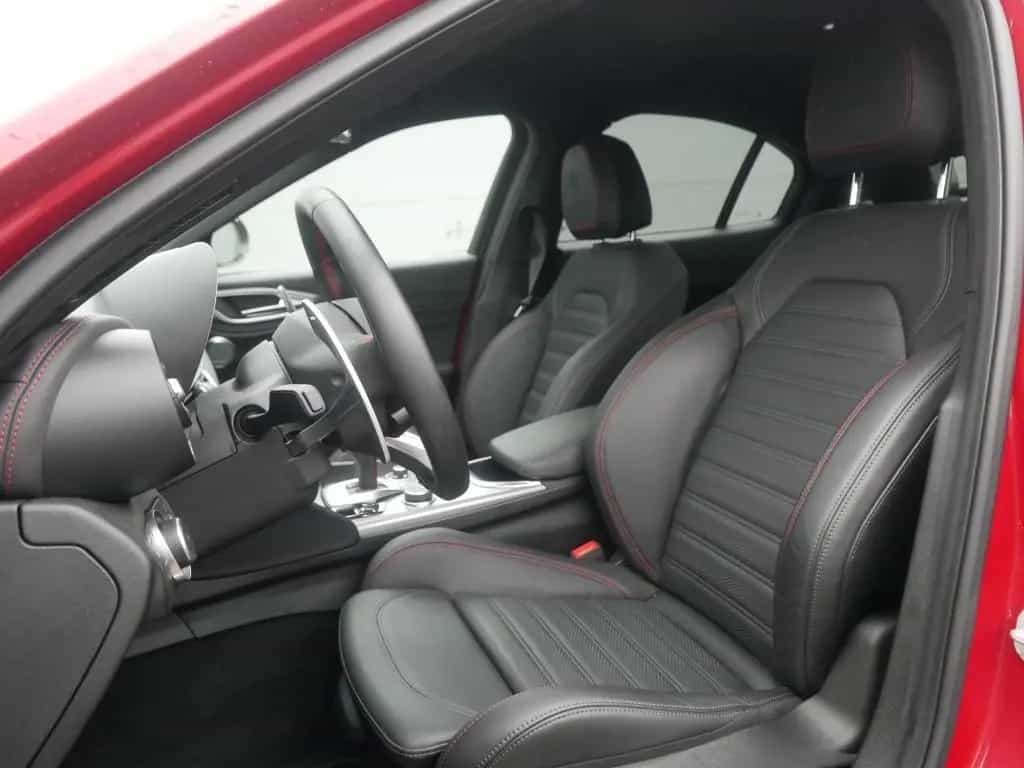 Alfa Romeo Giulia COMPETIZIONE 2.0 TURBO 16V 280 PS AT8 Q4 06/2023-photo-12