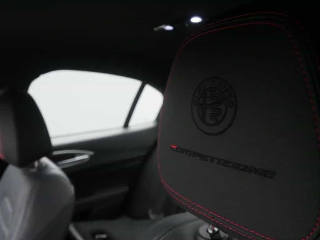 Alfa Romeo Giulia COMPETIZIONE 2.0 TURBO 16V 280 PS AT8 Q4 06/2023-photo-8