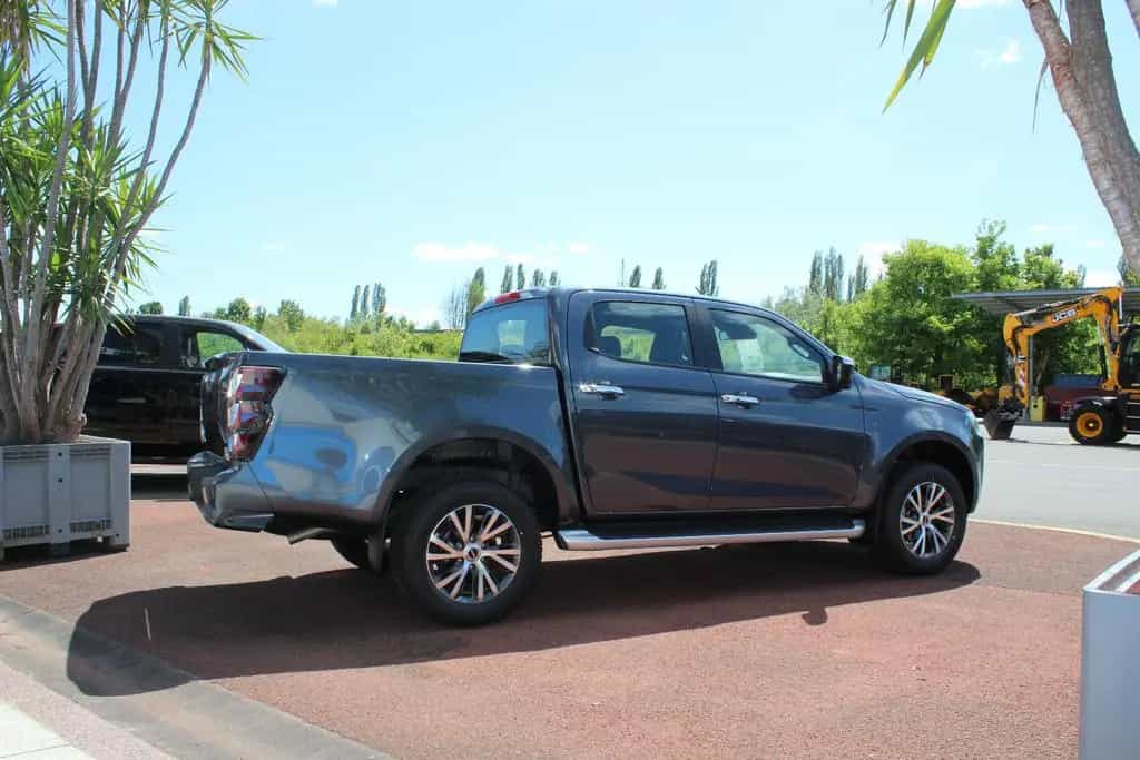 Isuzu D-Max LSE Double Cab 4WD AT MY24/LED/Kamera/Sitz null-photo-3