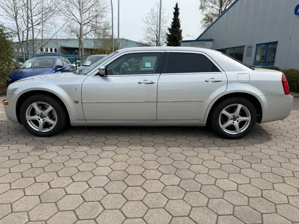 Chrysler 300C 3.0 CRD Automatik Leder Xenon Kamera 03/2009-photo-1