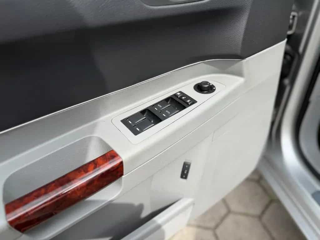 Chrysler 300C 3.0 CRD Automatik Leder Xenon Kamera 03/2009-photo-8