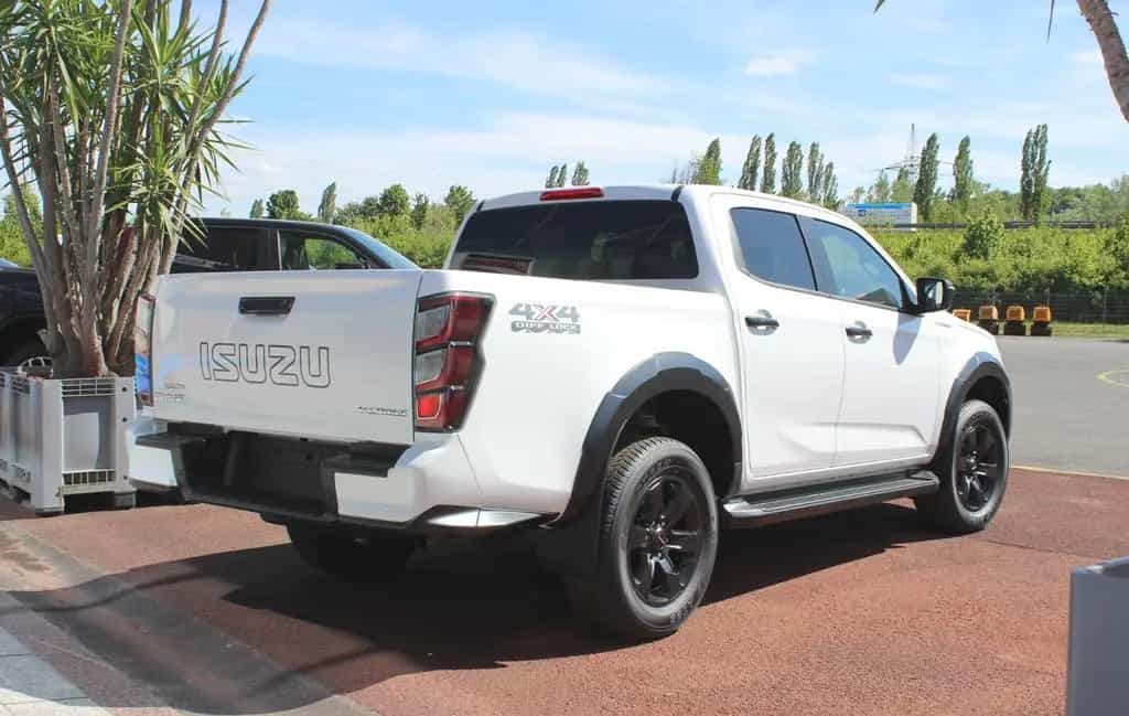 Isuzu D-Max V-Cross Double Cab 4WD Autom. MY24 Facelif null-photo-16