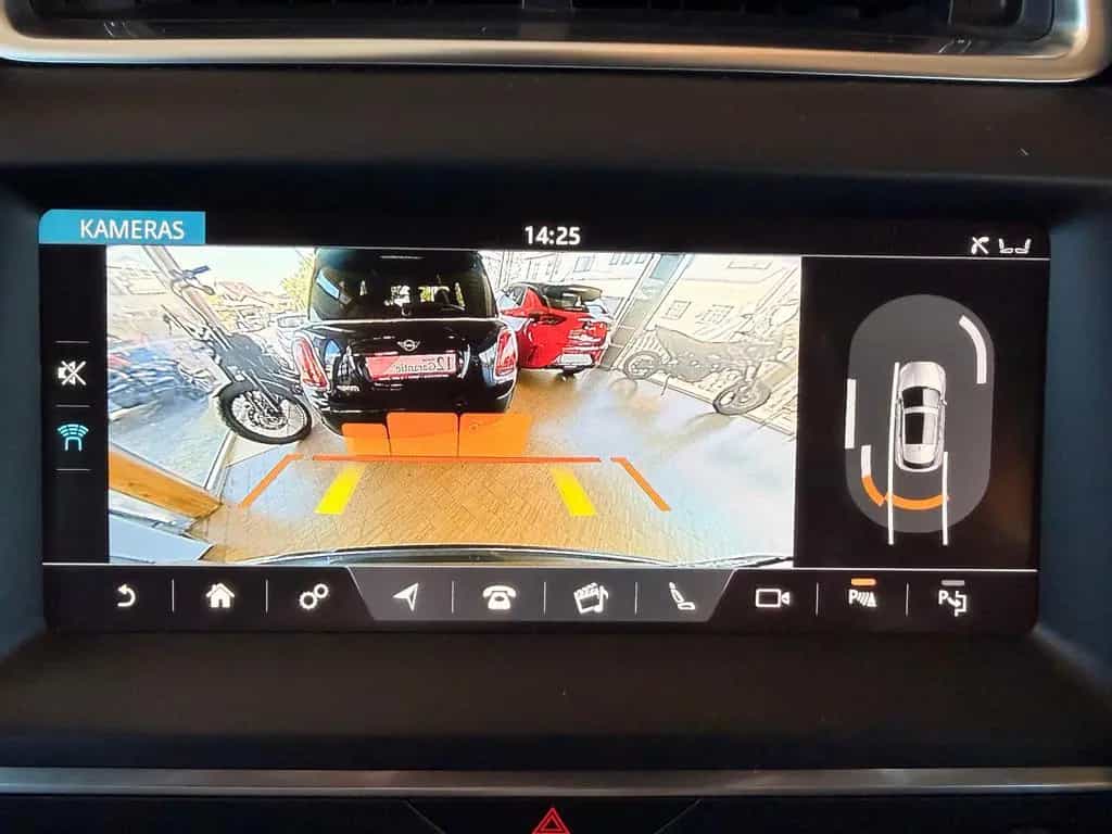 Jaguar E-Pace Chequered Flag AWD Navi, Leder, LED 06/2020-photo-11
