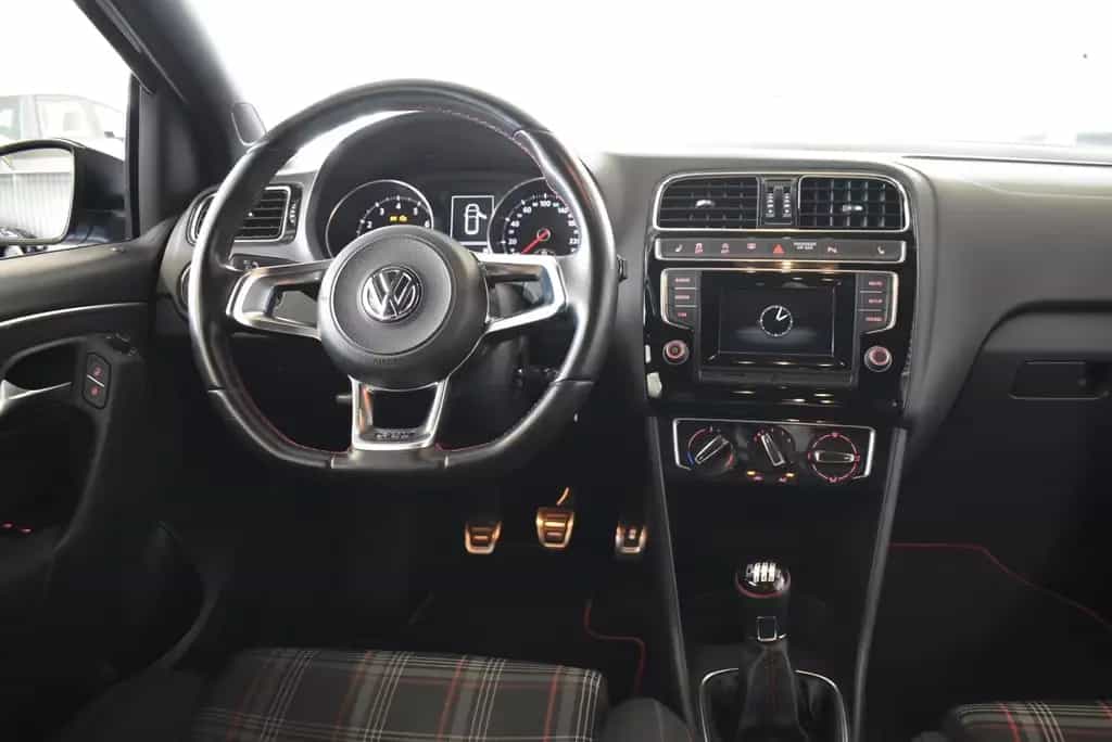 Volkswagen Polo 1.8 TSI GTI Sitzheizung PDC 03/2017-photo-14
