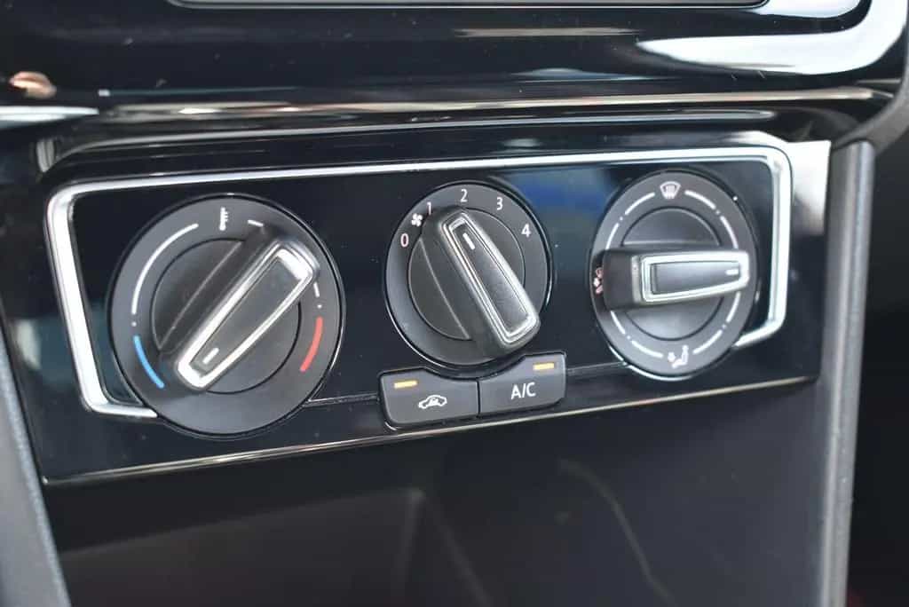 Volkswagen Polo 1.8 TSI GTI Sitzheizung PDC 03/2017-photo-23