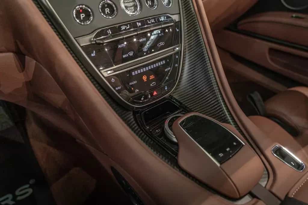 Aston Martin DBS Volante 770 Ultimate*1/199*Carbon*Carb.Seats 07/2023-photo-29