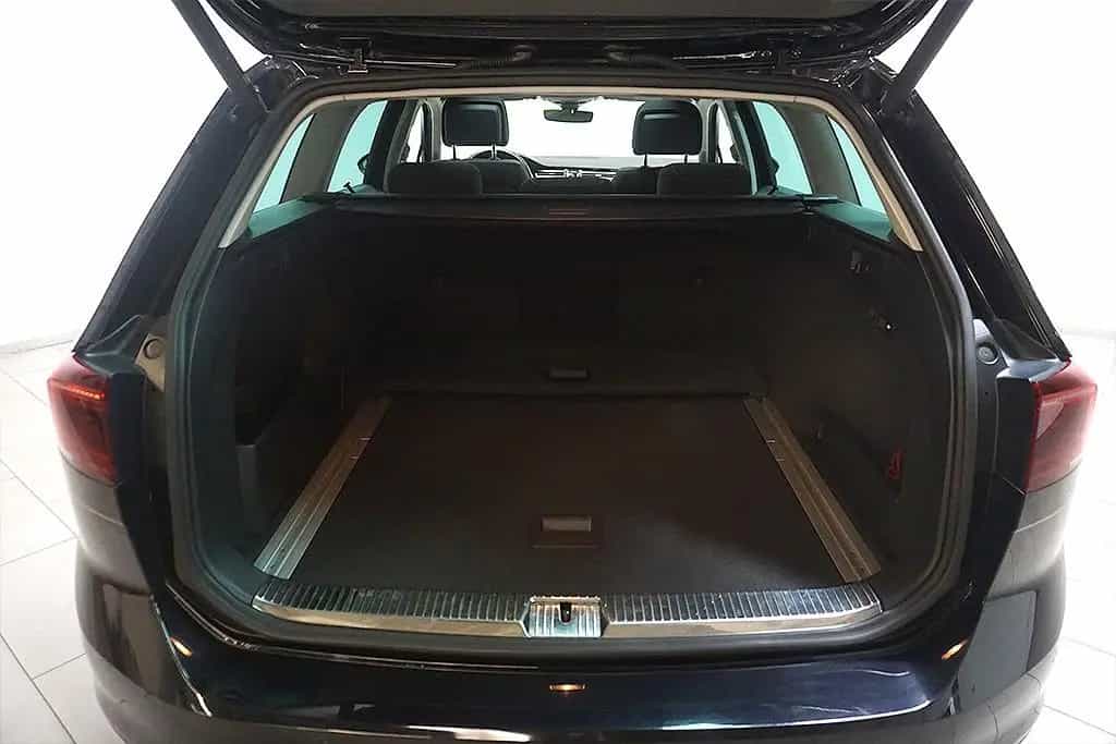Volkswagen Passat 2.0TDI DSG Business Virtual AHK Pano Sthz 02/2023-photo-12