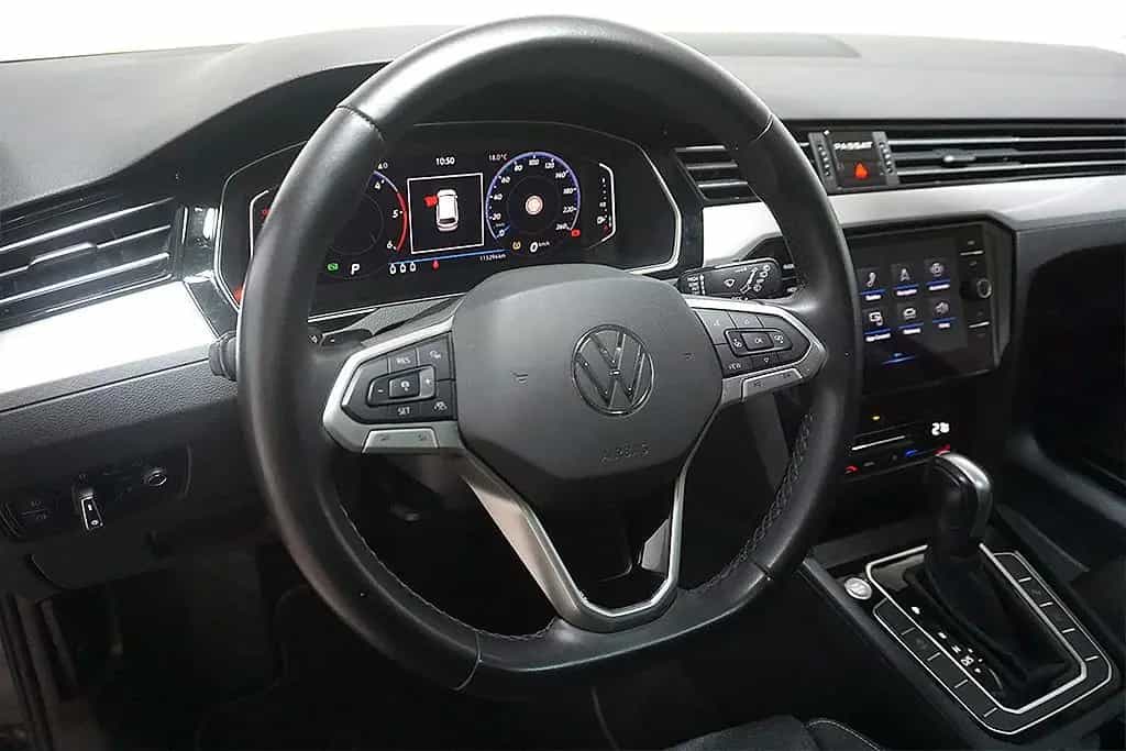 Volkswagen Passat 2.0TDI DSG Business Virtual AHK Pano Sthz 02/2023-photo-8