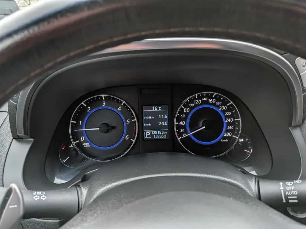 Infiniti QX70 3.0 d GT aus 2. Hand 09/2015-photo-17