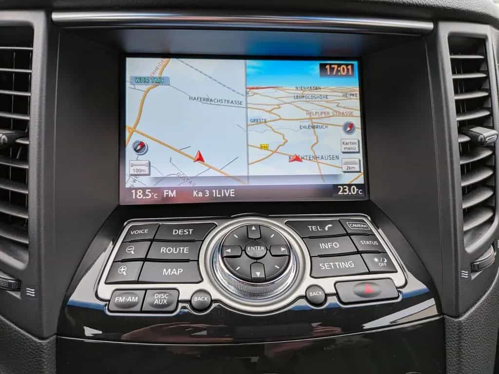 Infiniti QX70 3.0 d GT aus 2. Hand 09/2015-photo-18