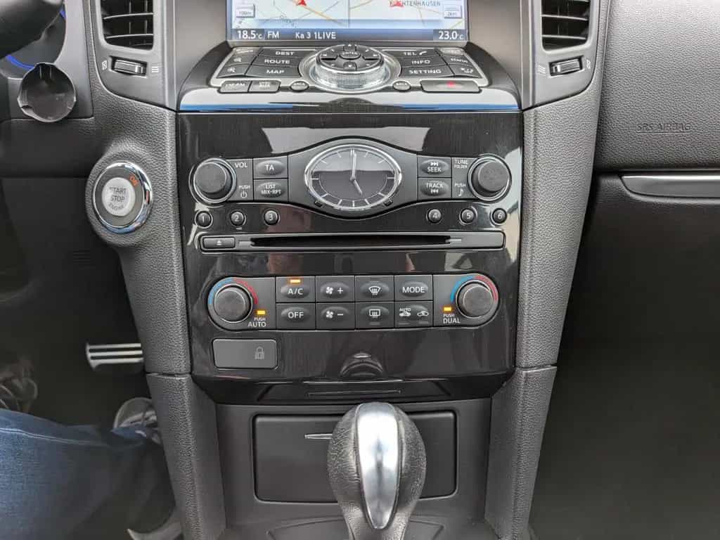 Infiniti QX70 3.0 d GT aus 2. Hand 09/2015-photo-19