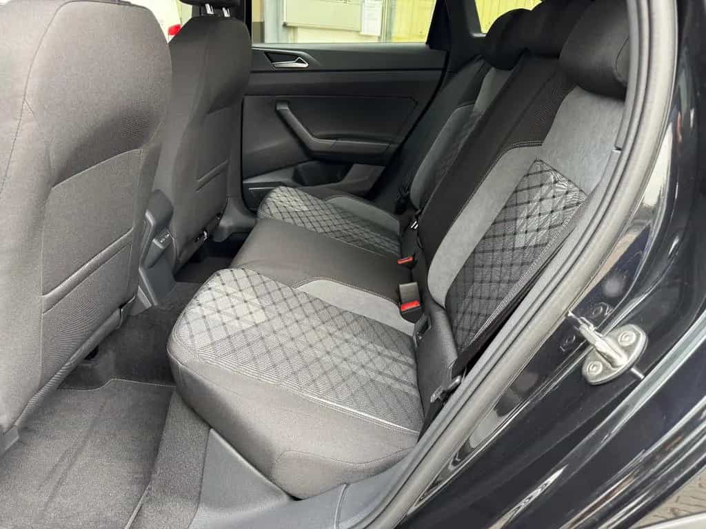 Volkswagen Taigo 1.0 TSI DSG R-Line -MatrixLED-18"LM-Kamera 06/2025-photo-6