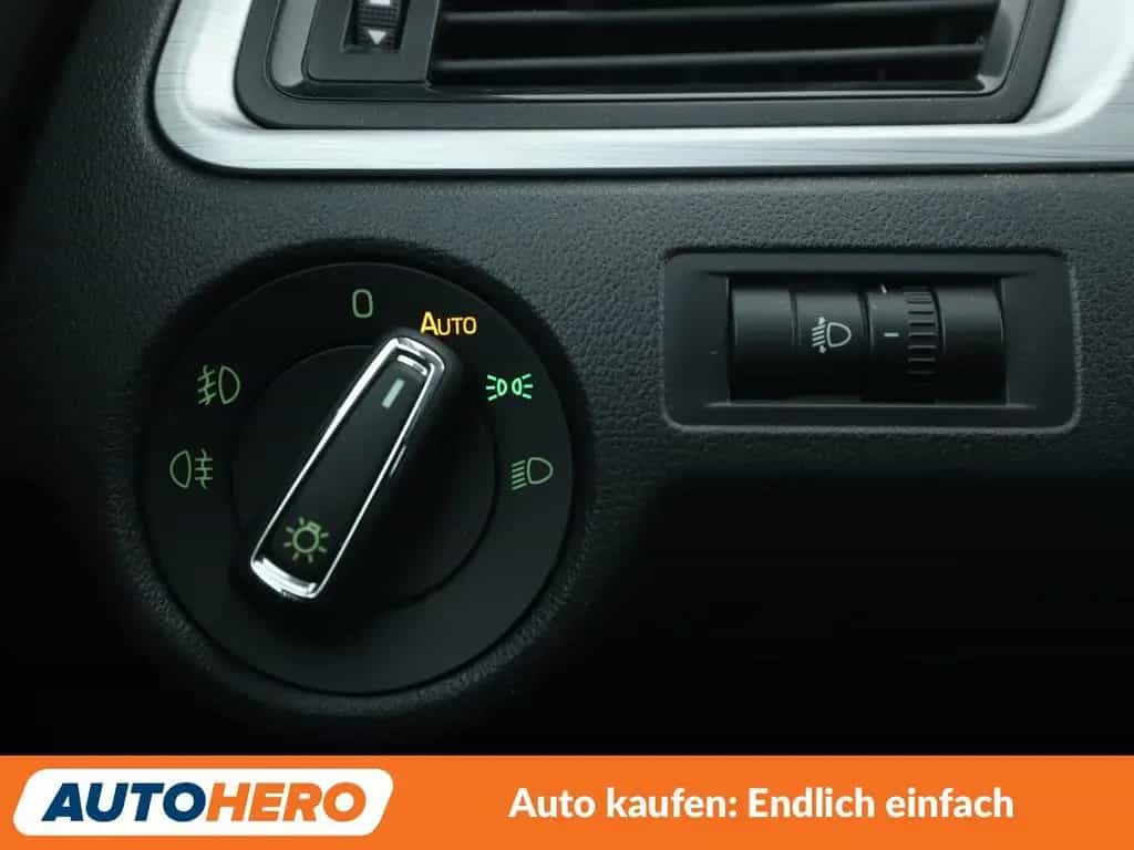 Skoda Rapid 1.2 TSI Drive*XENON*TEMPO*PDC*SHZ*KLIMA* 05/2017-photo-25