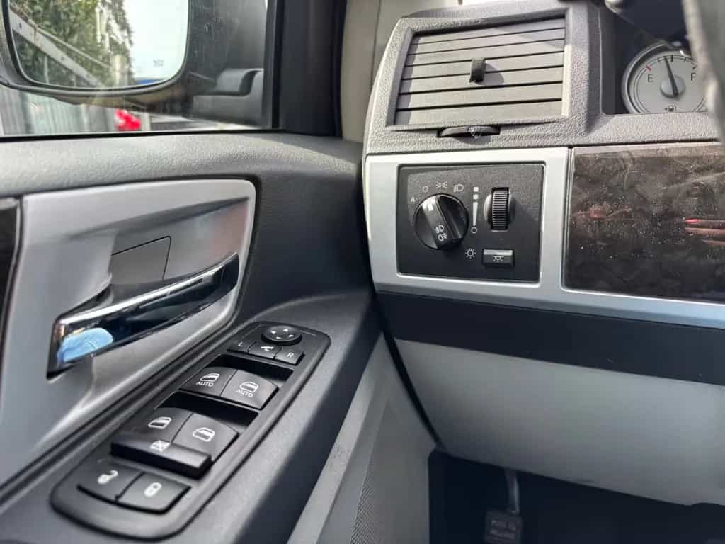 Chrysler Grand Voyager Ltd 7 Sitz.Kamera Navi Elek.Sitz. 06/2010-photo-18