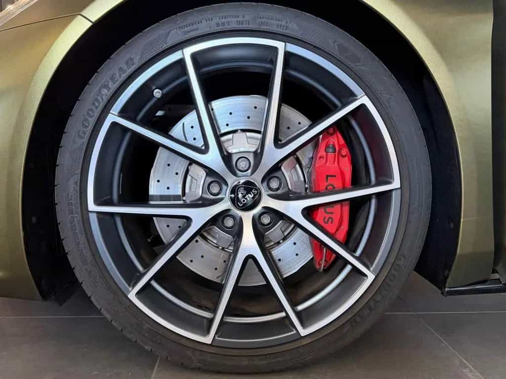 Lotus Emira First Edition Navi LED Einparkhilfe 04/2025-photo-4