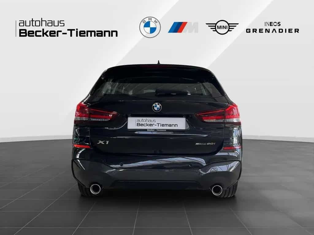 BMW X1 sDrive20i M Sport 8-Fach bereift. ParkAss/ Bu 06/2020-photo-4