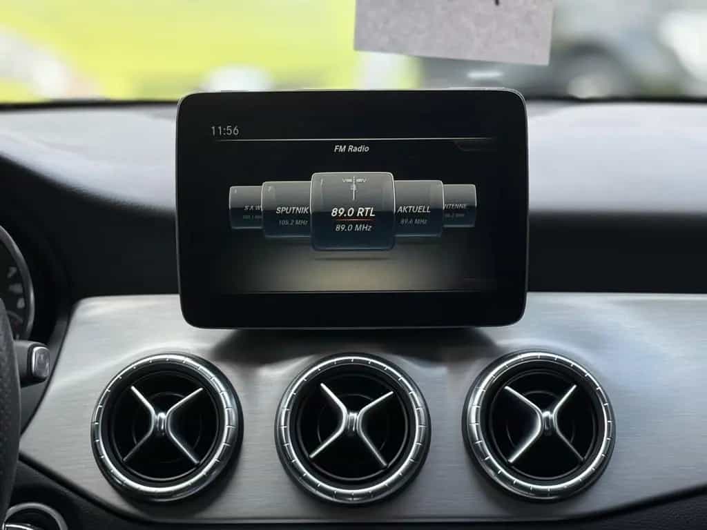Mercedes-Benz CLA 200 Shooting Brake AMG LED Automatik 09/2016-photo-15