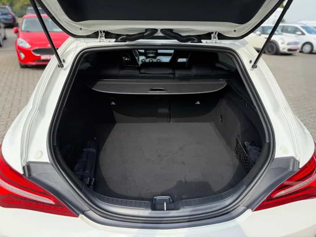 Mercedes-Benz CLA 200 Shooting Brake AMG LED Automatik 09/2016-photo-8