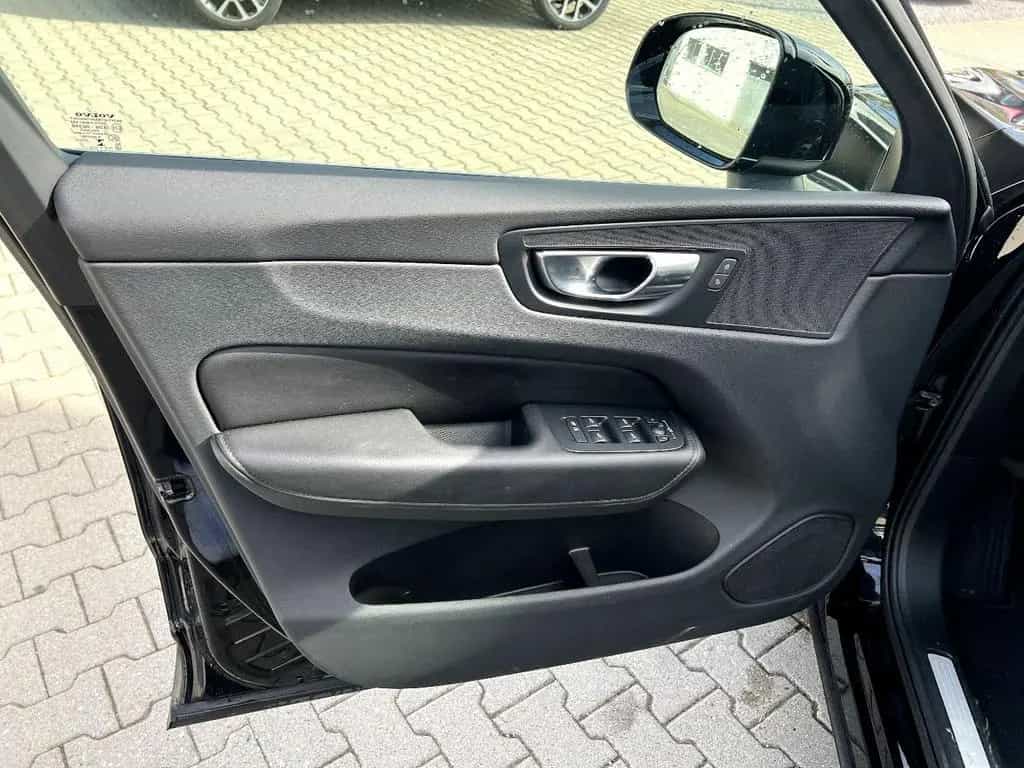 Volvo XC60 B4 Core *LED Navi Leder AHK ACC DAB* 12/2022-photo-10