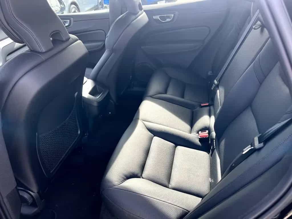Volvo XC60 B4 Core *LED Navi Leder AHK ACC DAB* 12/2022-photo-12