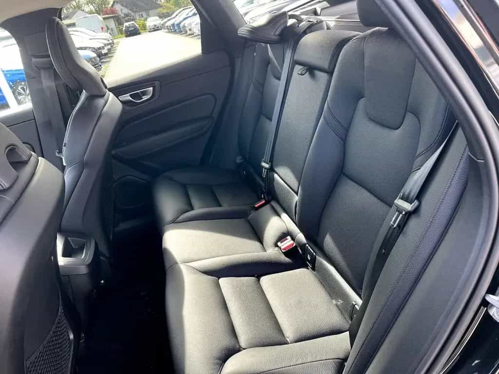Volvo XC60 B4 Core *LED Navi Leder AHK ACC DAB* 12/2022-photo-13