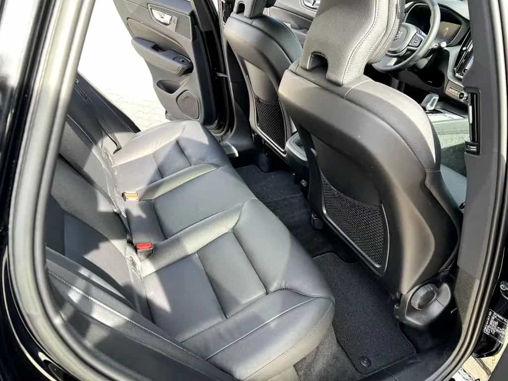 Volvo XC60 B4 Core *LED Navi Leder AHK ACC DAB* 12/2022-photo-15