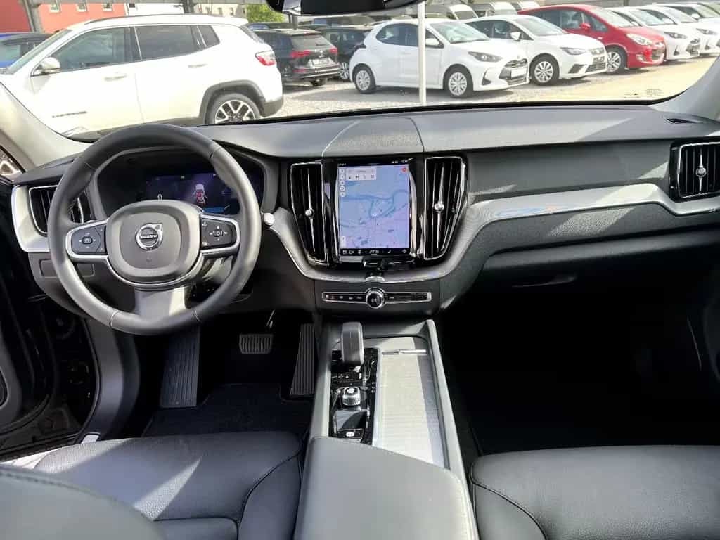 Volvo XC60 B4 Core *LED Navi Leder AHK ACC DAB* 12/2022-photo-18