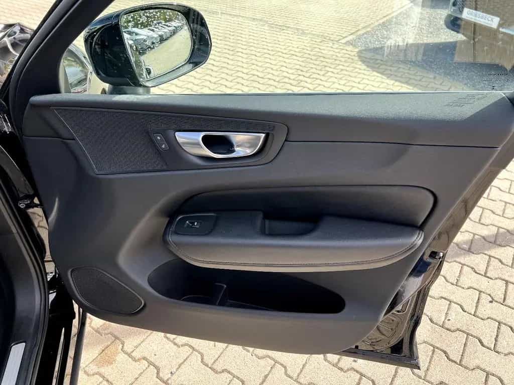 Volvo XC60 B4 Core *LED Navi Leder AHK ACC DAB* 12/2022-photo-20