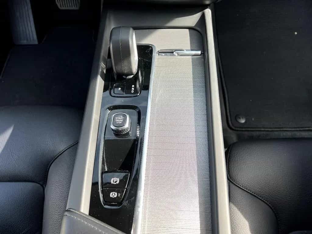 Volvo XC60 B4 Core *LED Navi Leder AHK ACC DAB* 12/2022-photo-23